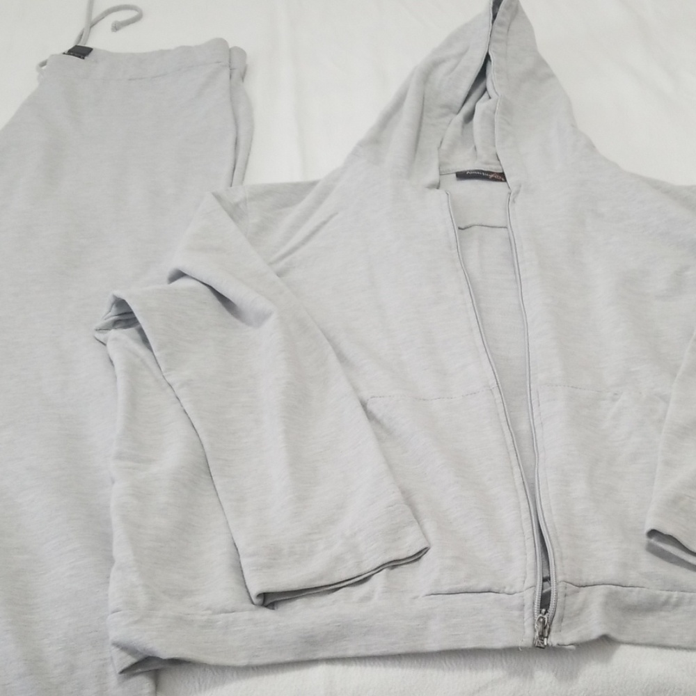 Women's jogging suit